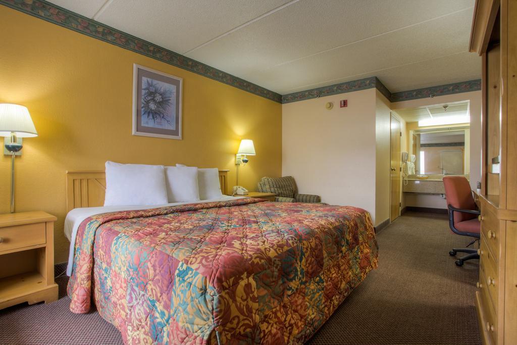 Royal Inn Pigeon Forge Room photo